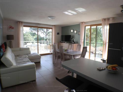 Appartement Apartment Cavalaire-sur-Mer, 2 bedrooms, 4 persons - FR-1-100-270 175 avenue Neptune - allée des Néréides Bat B - Appt n° 404 Cavalaire-sur-Mer