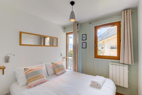 Appartement Apartment Fermes du Montenvers B11 - Alpes Travel - Central Chamonix - sleeps 4-5 278 Rue Helbronner Chamonix-Mont-Blanc