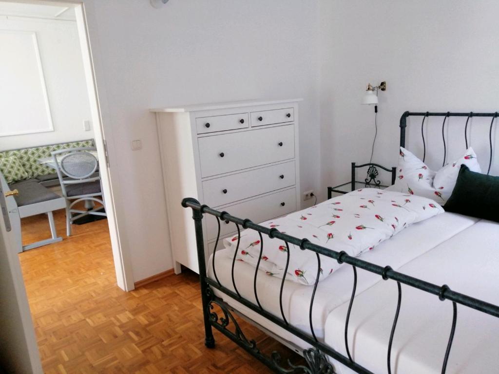 Appartement Apartment Froschkönig Karl-Waldschmidt-Straße 9 Untere Etage, 35075 Gladenbach