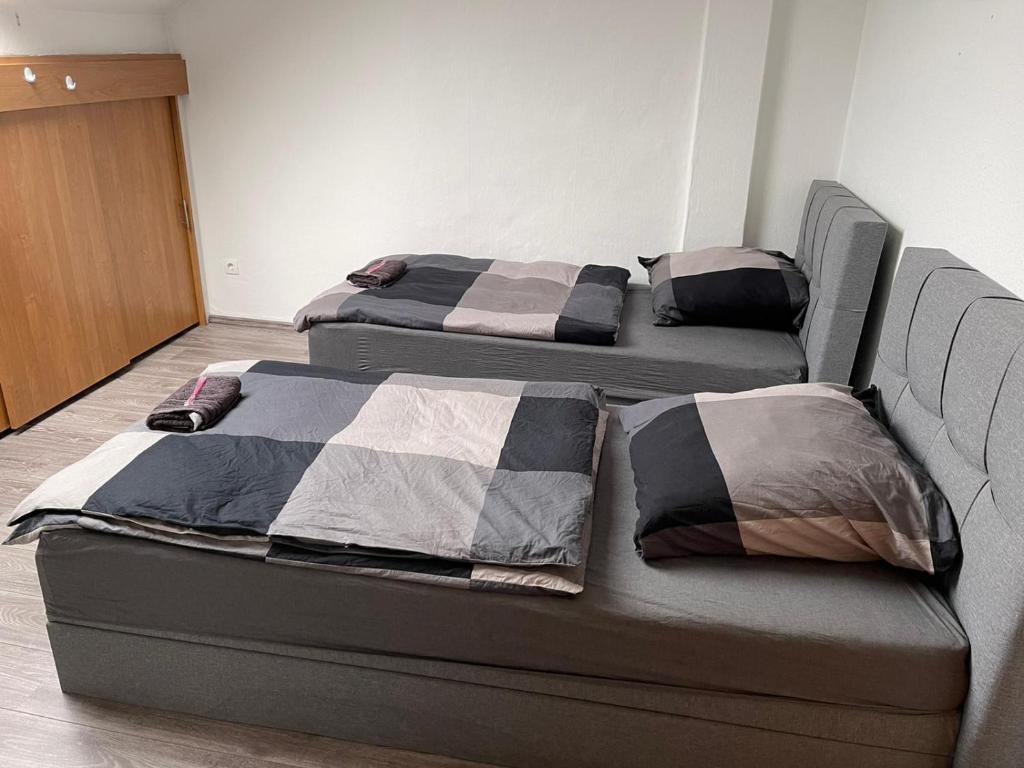 Appartements Apartment groß 5 oder 6 Einzelbetten 23 Kleiner Bruch, 45309 Essen