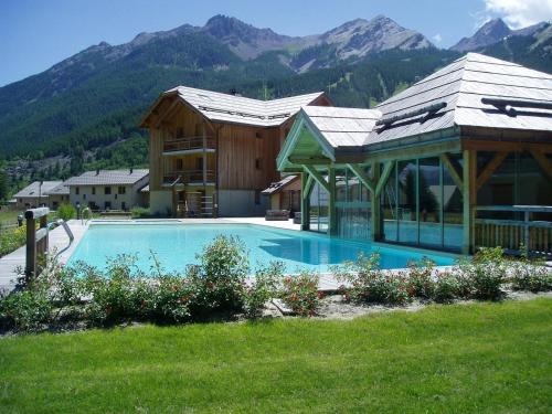 Appartement Apartment in Chalet Chamoissiere 270 Route des Bains Le Monêtier-les-Bains