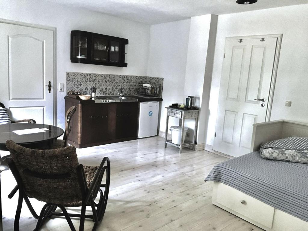 Appartement Apartment in Neuburg with Garden, Terrace, Bicycles, Heating , 23974 Neuburg-Steinhausen