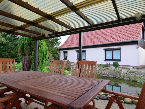Apartment in the Harz with a log cabin pond and covered seating area Wienrode allemagne