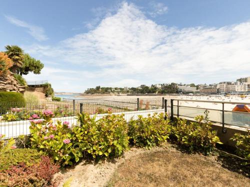 Appartement Apartment Le Crystal  Dinard