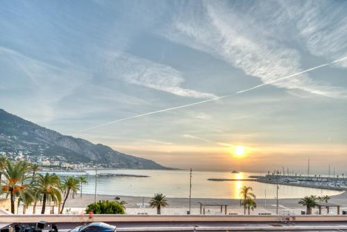 Appartement Apartment les Sablettes panoramic sea view Quai Bonaparte, traverse des diamants Menton