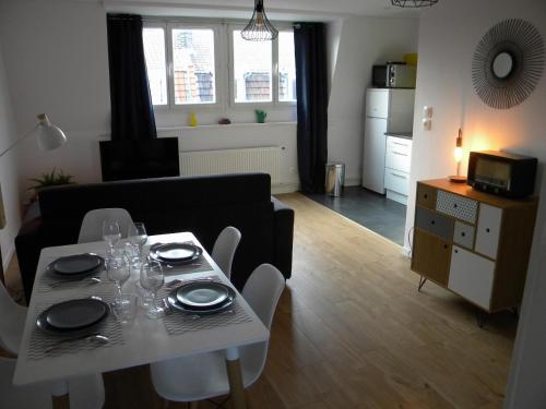 Appartement Apartment Lille - Proche métro - Stationnement gratuit 11 rue du chemin de fer Apt 4 Lille