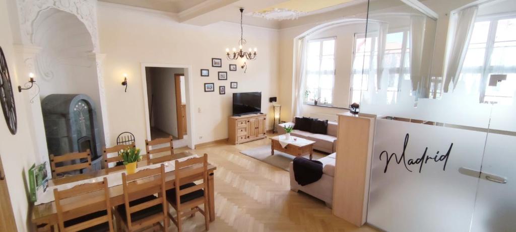 Appartement Apartment Madrid Untermarkt 12, 99974 Mühlhausen