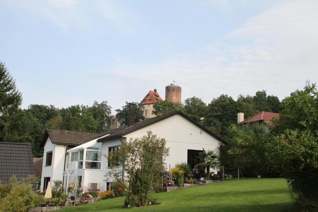 Appartement Apartment mit Burgblick im Grünen, Familie Held 18 Untere Eichenstraße, 90559 Burgthann
