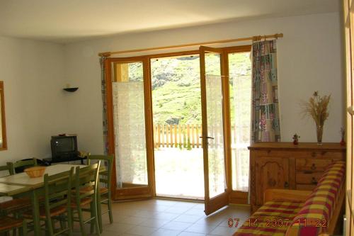 Appartement Apartment on the ground floor in Le Chazelet facing the Meije & its glacier Le Chazelet La Grave