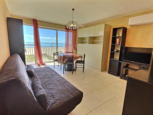 Appartement Apartment on the sand with sea view in Valras-Plage for 5 people 9 Cours Jean Gau Valras-Plage