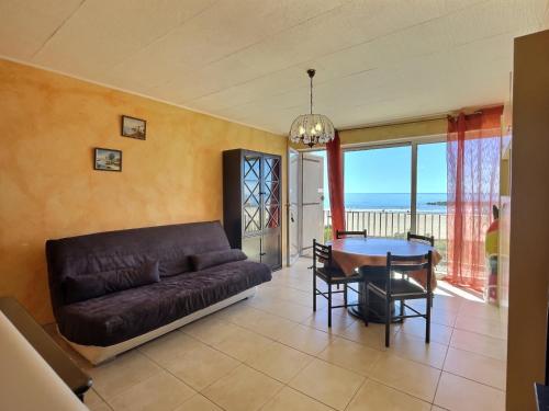 Apartment on the sand with sea view in Valras-Plage for 5 people Valras-Plage france