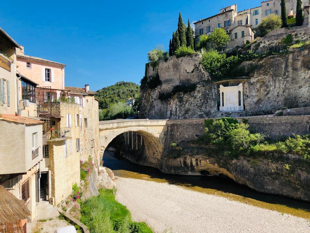 Appartement Apartment Pont Romain 4 Place Theodore Aubanel, 84110 Vaison-la-Romaine