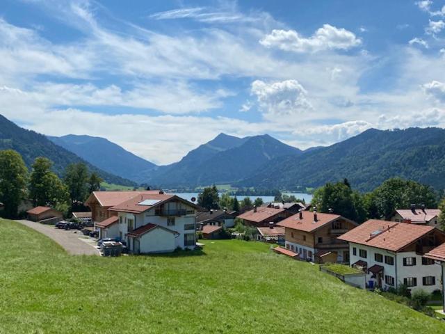 Appartement Apartment Schlierseeblick - ruhig mit tollem See- und Bergblick 17A Karl-Haider-Straße, 83727 Schliersee