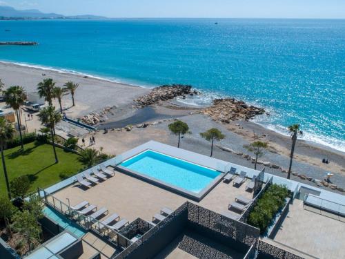 Appartement Apartment sea side rooftop swimming pool Between Antibes and Nice 305 Boulevard des Italiens Villeneuve-Loubet