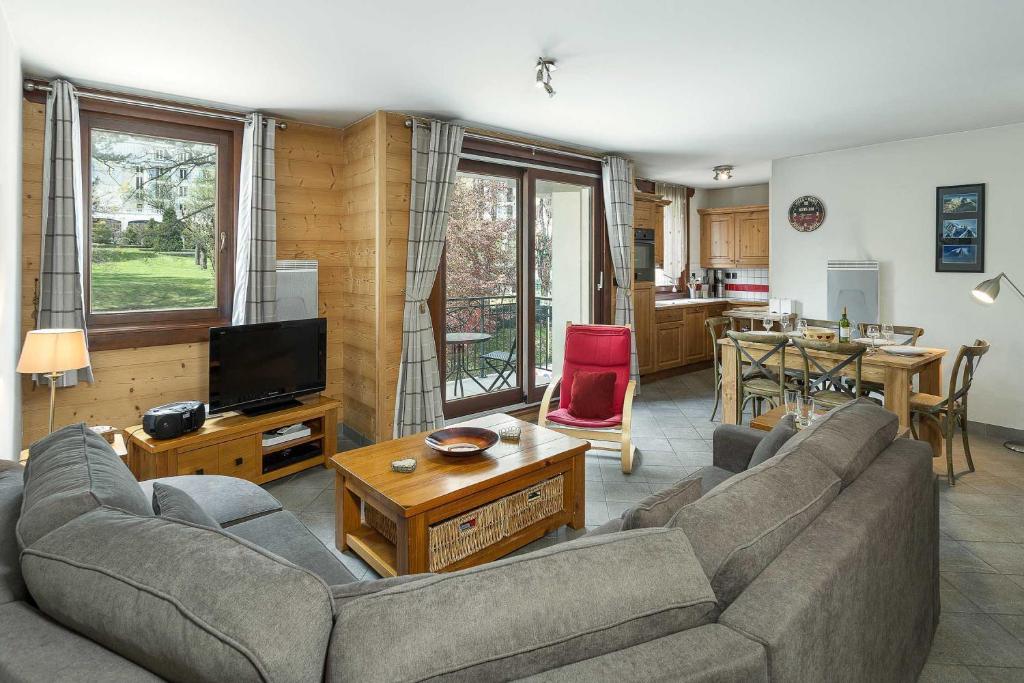 Appartement APARTMENT STADDON - Alpes Travel - Central Chamonix - Sleeps 4-6 788 Allee du Recteur Payot, 74400 Chamonix-Mont-Blanc