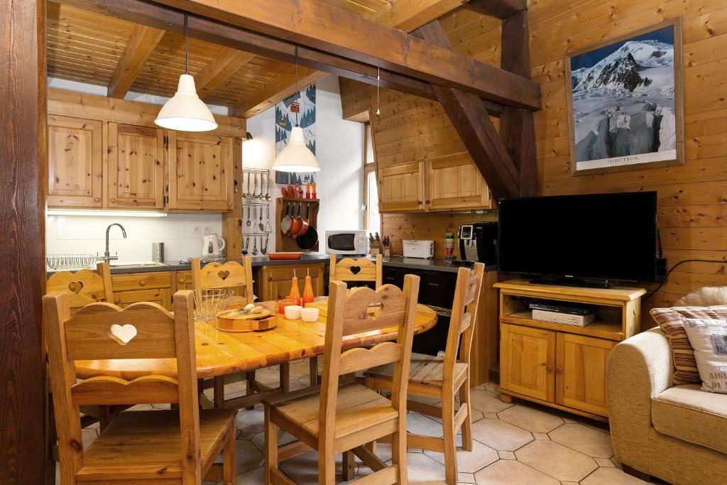 Appartement Apartment Vila 1 174 Avenue de l'Aiguille du Midi, 74400 Chamonix-Mont-Blanc