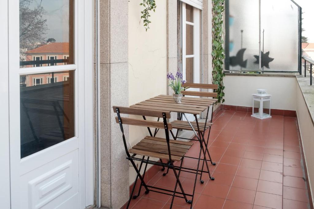 Appartement apartment with balcony in the square Praça do Coronel Pacheco 77 , 3ºESQ, 4050-453 Porto