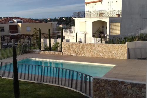 Apartment with swimming pool and garage in a standing residence Nice france