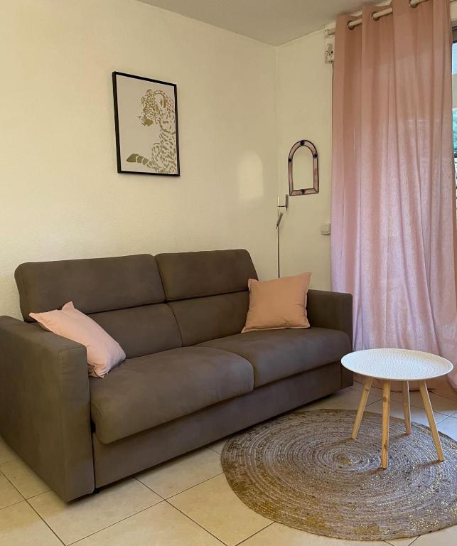 Appartement Apartment with terrace at 2 steps from the sea 175 Boulevard de la Paix, 83700 Saint-Raphaël