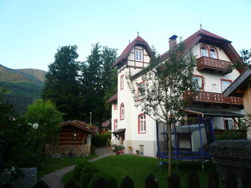 Appartements Apartments Alte Villa Wettersteinstr. 29, 82467 Garmisch-Partenkirchen