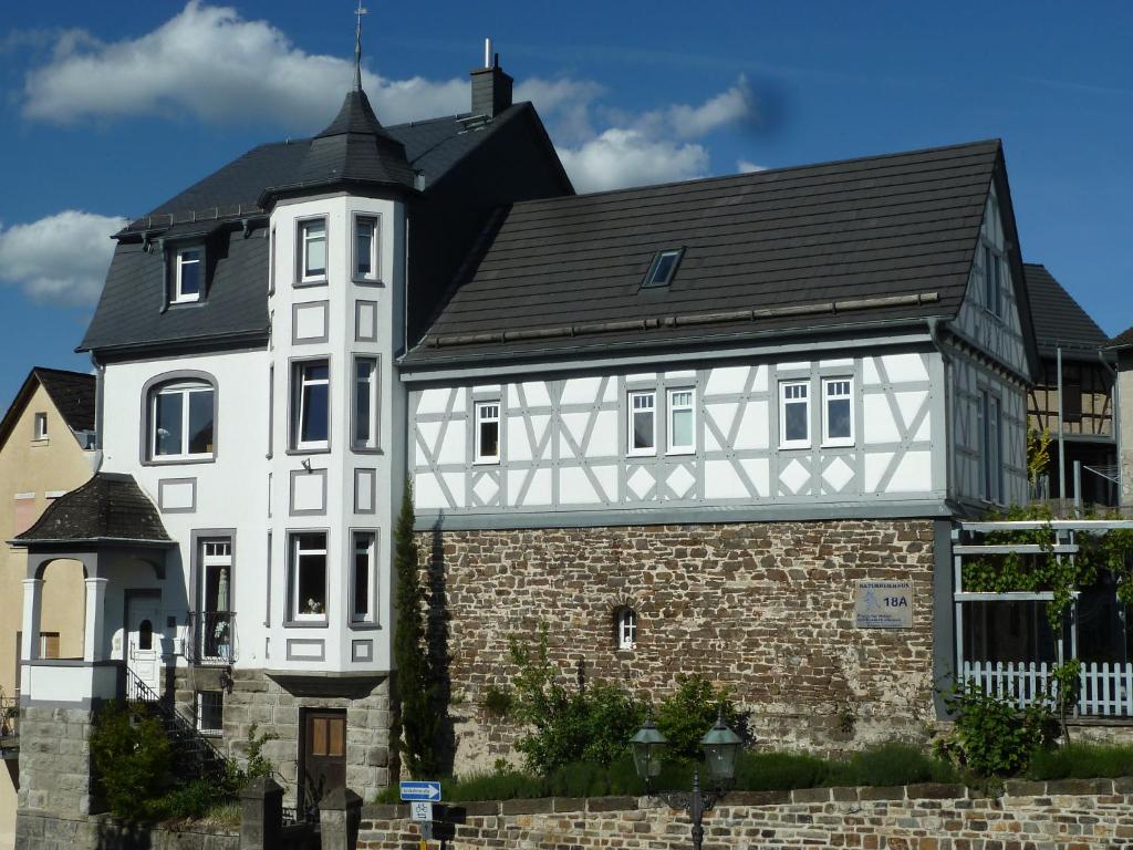 Appartements Apartments im Chateau d'Esprit Hermann-Geisen-Strasse 18 18, 56203 Höhr-Grenzhausen