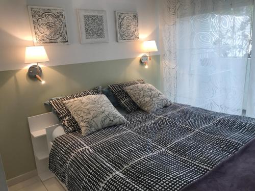 Appartement app Le Rocazur avec piscine et parking en bord de mer à 500M du centre ville 23 Porte de France Menton