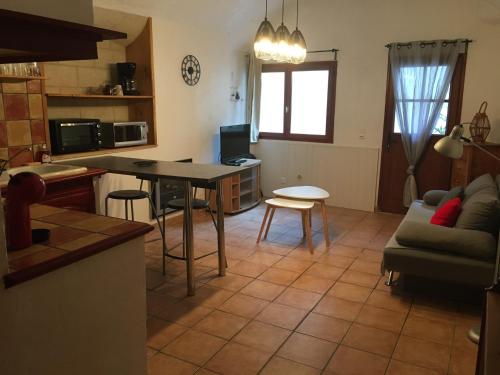 Appartement Apparemment avec jolie cour 4bis  rue de leglise Saint-Georges-dʼOrques