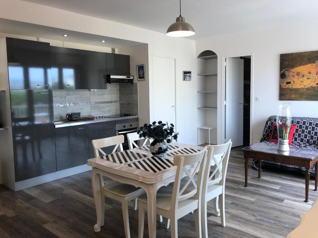 Appartement Appart 2 pièces 45m2 Cavalaire/Mer Rue Georges Bizet, Immeuble Esquinade, 83240 Cavalaire-sur-Mer