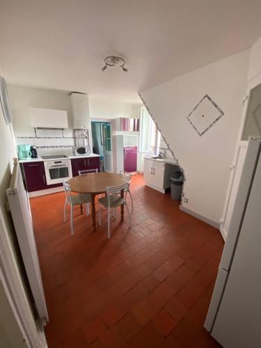 Appart 6/7 pers dans grande maison et cour privative Fourchambault france