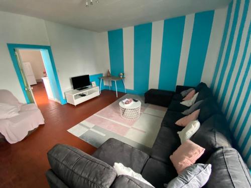 Appartement Appart 6/7 pers dans grande maison et cour privative 18 Route de Nevers Fourchambault