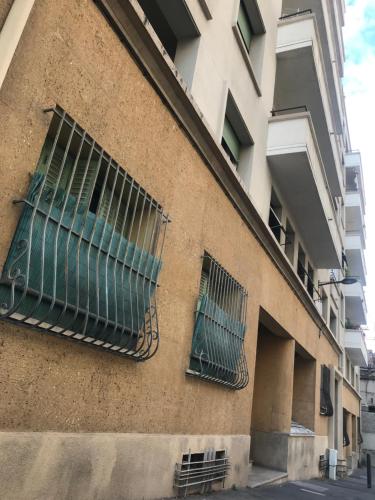 Appart 60 m2 séjour sur terrasse sud et 2 chambres gare Saint-Charles Marseille france