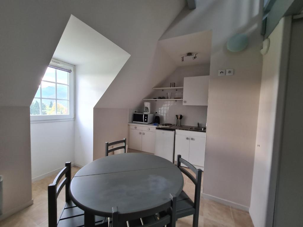 Appartement Appart. Bagnères avec vue sur golf et les Pyrénées Appartement 32, 2eme étage 1 Chemin du Golf, 65200 Pouzac