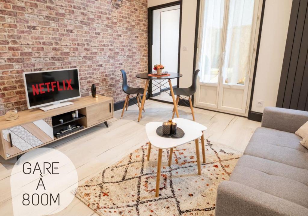 Appartement ► Appart BALCON Confort et Charmant → HYPER CENTRE Agen - Netflix 2ème étage, Porte 0 puis porte en face (à gauche) 84 Cours Victor Hugo, 47000 Agen