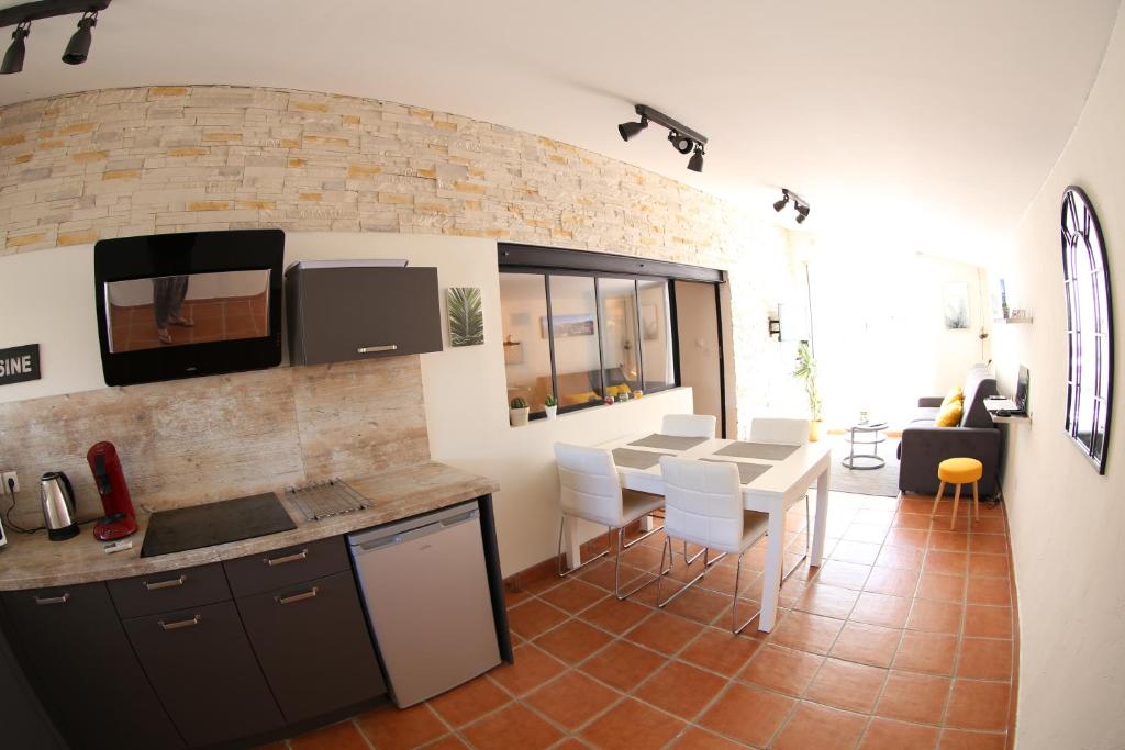 Appartement appart central et son parking privatif gratuit 32 bis impasse du jardin baretge, 66190 Collioure