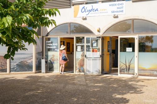 Adonis Saint Pierre la mer by Olydea