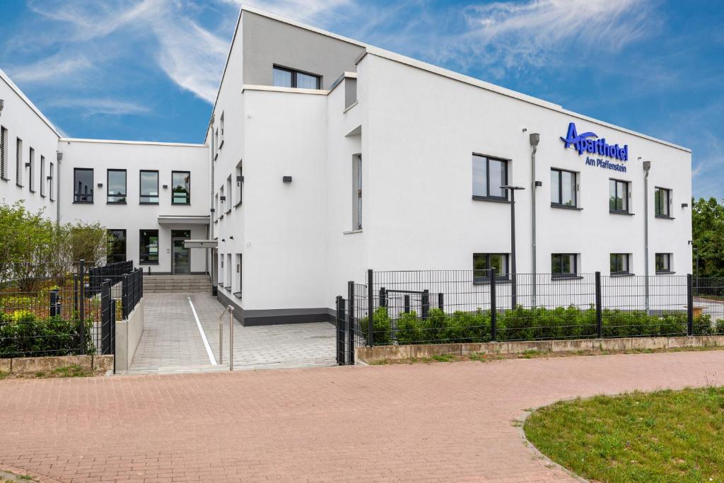 Aparthotel Am Pfaffenstein Am Pfaffenstein 8, 55270 Klein-Winternheim