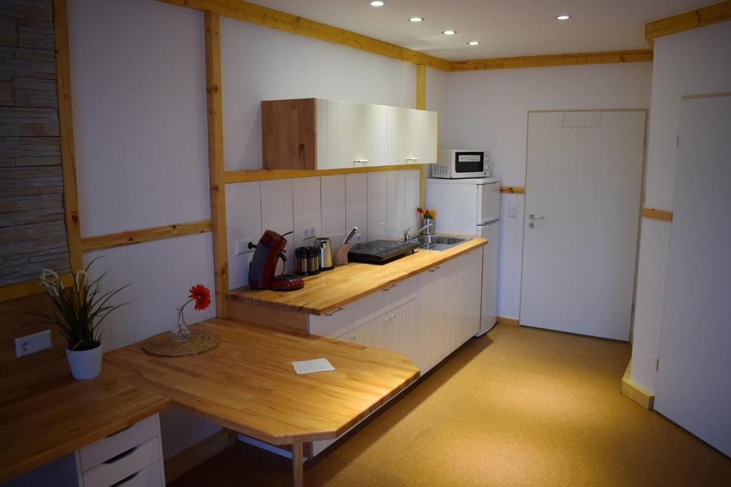 Apartmenthaus Erlenbach Weinsberger Straße 28, 74235 Erlenbach