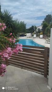 Appart'hôtel Appartement - terrasse- piscine 93 Impasse des Mimosas 83600 Fréjus Provence-Alpes-Côte d\'Azur