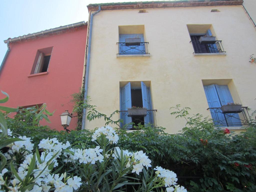 Appart'hôtel Au Remp'Arts 3 et 5 Place Colonel Roger 66200 Elne