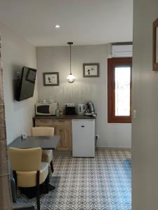Appart'hôtel Au Remp'Arts 3 et 5 Place Colonel Roger 66200 Elne Languedoc-Roussillon