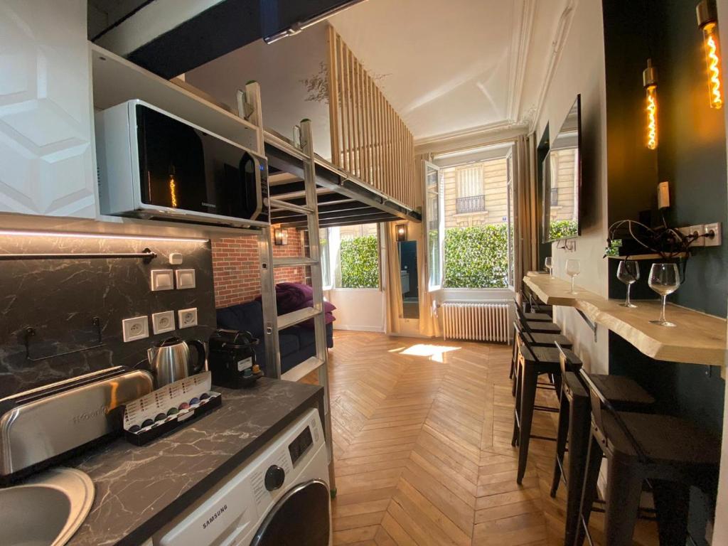 Appart'hôtel Beautiful mini Loft near Saint-Lazare 10 Rue de Florence 75008 Paris