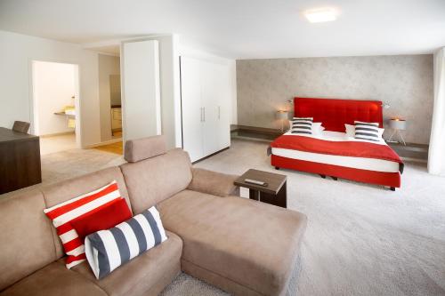 Boardinghouse by M&K