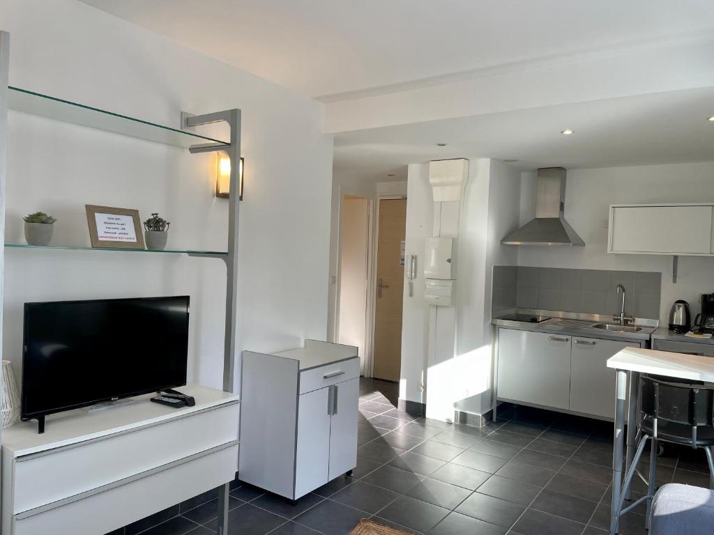 Appart'hôtel CAMP DE BASE SUR LE LAC DU BOURGET 553 Boulevard du Lac 73370 Le Bourget-du-Lac