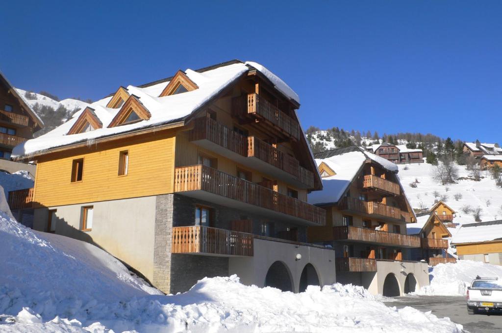 Appart'hôtel Chalets de Praroustan by Actisource Lieu-dit Molanes Station 1500 04400 Pra-Loup