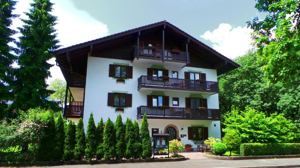 Hotel St. Georg Friedrich-Ebert-Allee 20, 83435 Bad Reichenhall