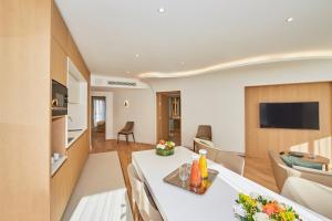 Hotel Suites La Cigale