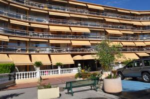 Appart'hôtel Inter-Résidences Heliotel Marine 273 Avenue Saint-Hubert 06700 Saint-Laurent-du-Var Provence-Alpes-Côte d\'Azur