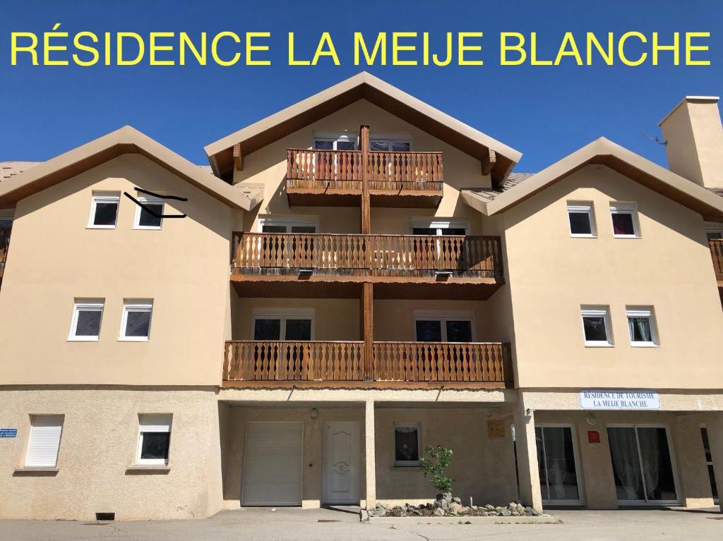 Appart'hôtel LA MEIJE BLANCHE \ LA MEIJE BLANCHE Lotissement le clos des saules 05480 Villar-dʼArêne