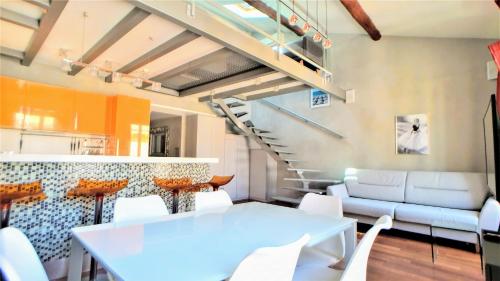 Appart'hôtel Luxe Vieil Antibes 75 m2 avec Parking plages à pieds Antibes france