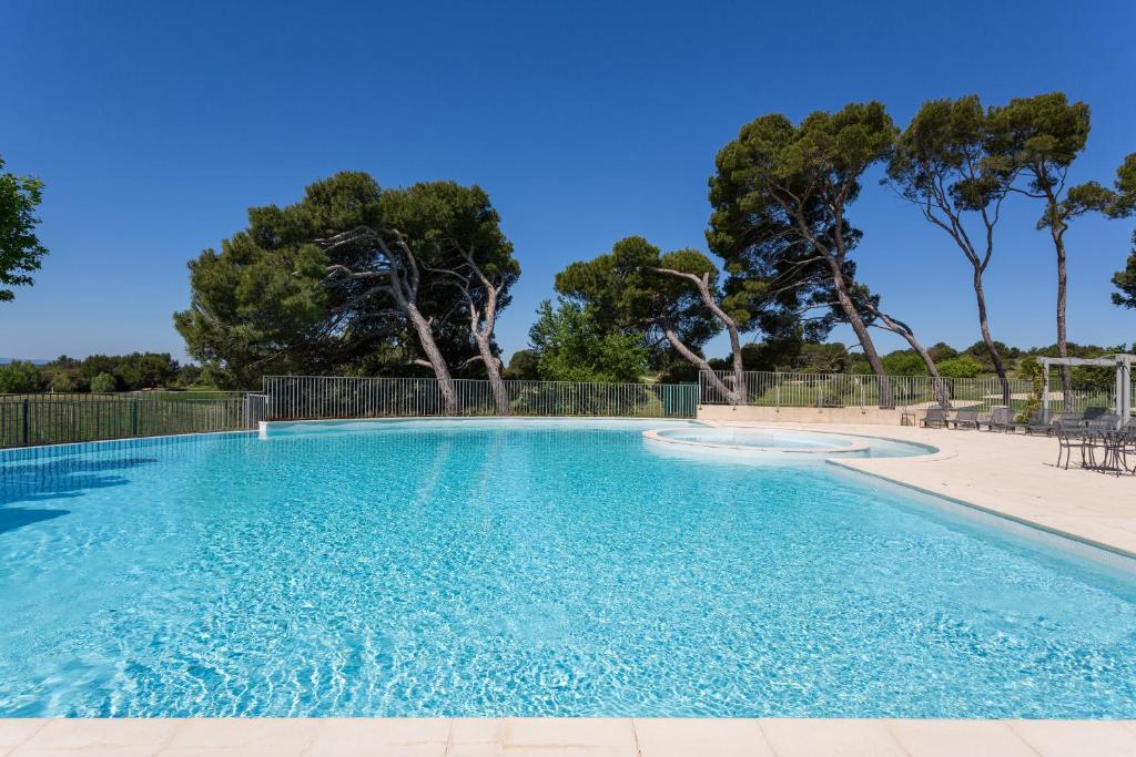 Madame Vacances Domaine du Provence Country Club Service Premium Route de Fontaine de Vaucluse, 84800 Saumane-de-Vaucluse